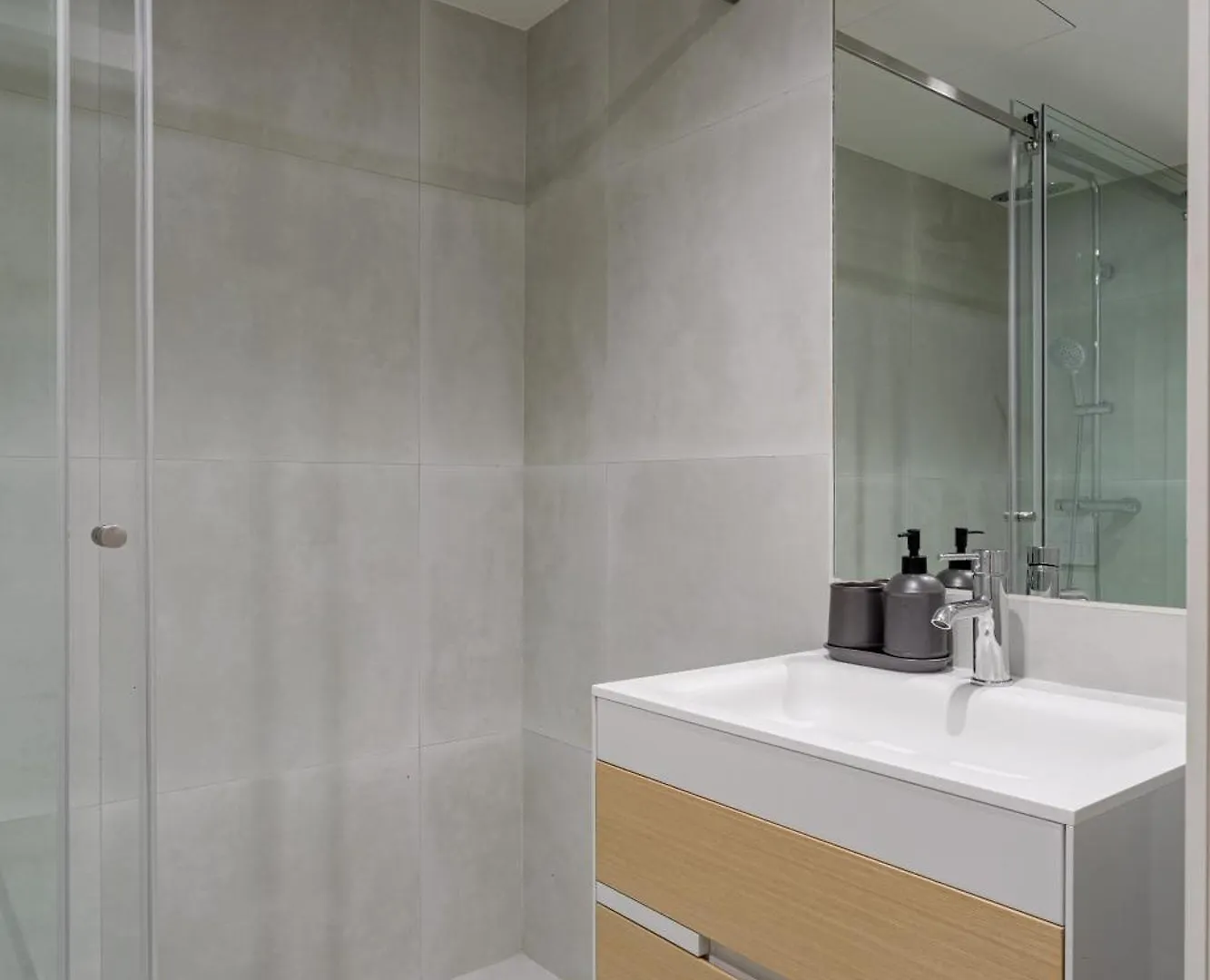 The Lisbon Hideaway, 2 Bed Urban Terrace Stay
