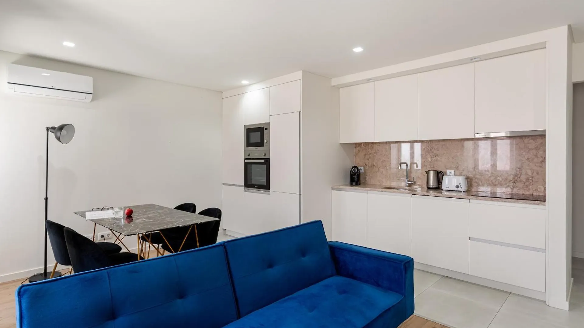 The Lisbon Hideaway, 2 Bed Urban Terrace Stay 0*,