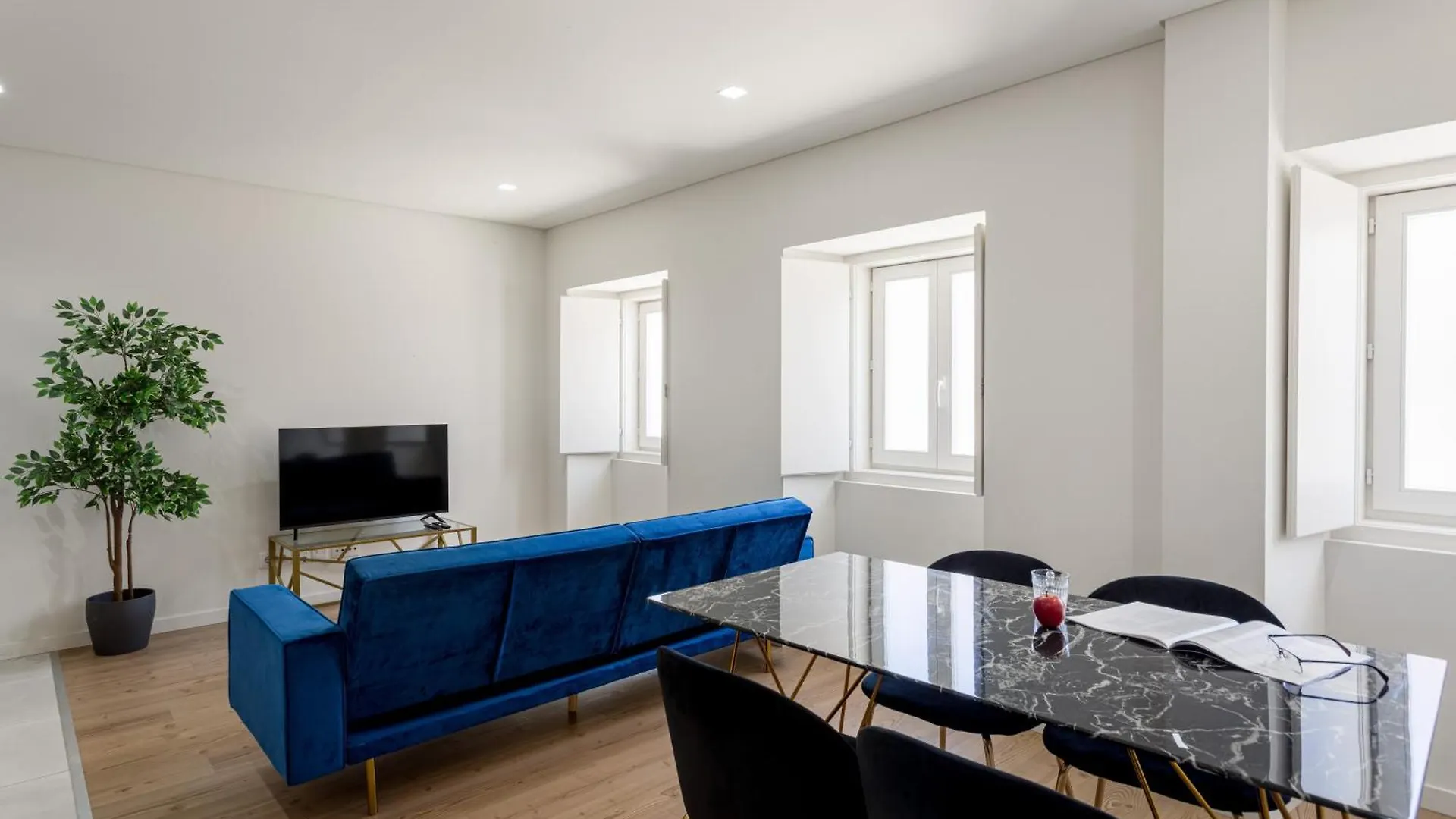 The Lisbon Hideaway, 2 Bed Urban Terrace Stay Portugal