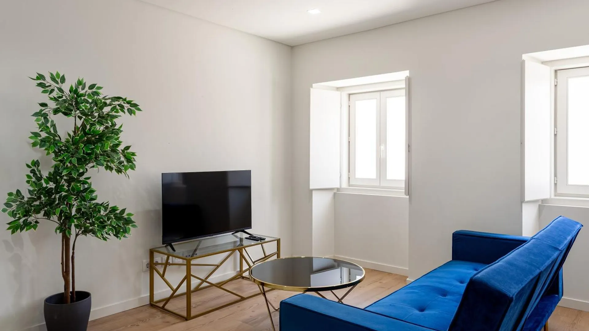 The Lisbon Hideaway, 2 Bed Urban Terrace Stay Portugal